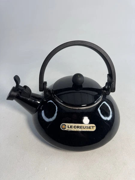 Le Creuset Whistling Teapot Enameled Tea Kettle 1.6 Quarts 1.5 L Cerise Black