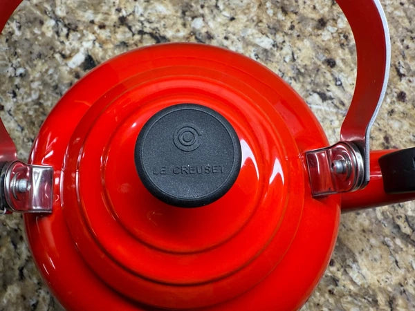 Le Creuset Classic Whistling Tea Kettle Teapot Red Gradient Ombre 1.7 Qt (1.6L)