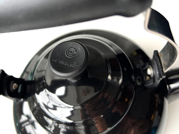 Le Creuset Whistling Stovetop Kettle BLACK Teapot 1.7 Qt 1.6 L Enameled Steel