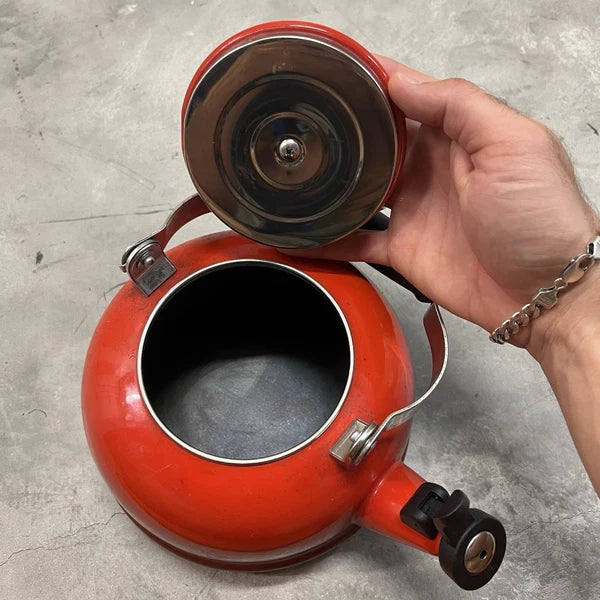 Le Creuset Whistling Tea Kettle Flame Orange Ombre Tea Pot 1.7 Qt 1.6 L Enameled