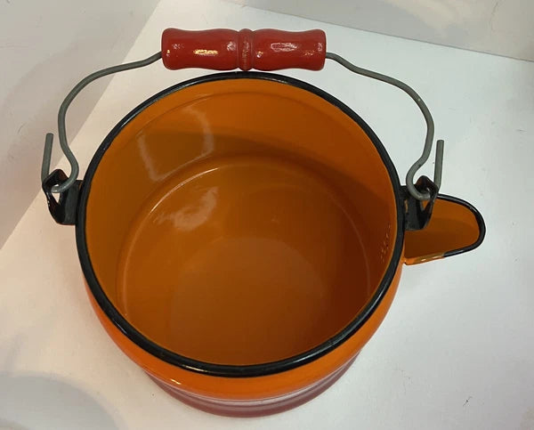 VNTG. ENAMELWARE TEAPOT TEA KETTLE ORANGE WOODEN HANDLE KITSCHY 70'S AESTHETIC