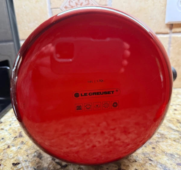 Le Creuset Classic Whistling Tea Kettle Teapot Red Gradient Ombre 1.7 Qt (1.6L)