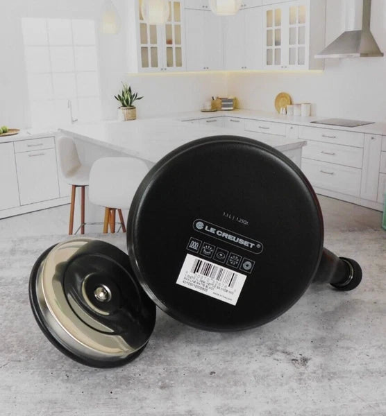 Le Creuset Enamel on Steel 1.25 Quart Demi Kettle, Matt Licorice Black - New