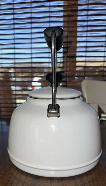 CHANTAL 1.8 QT Enamel on Steel Whistling Tea Kettle Teapot White EUC