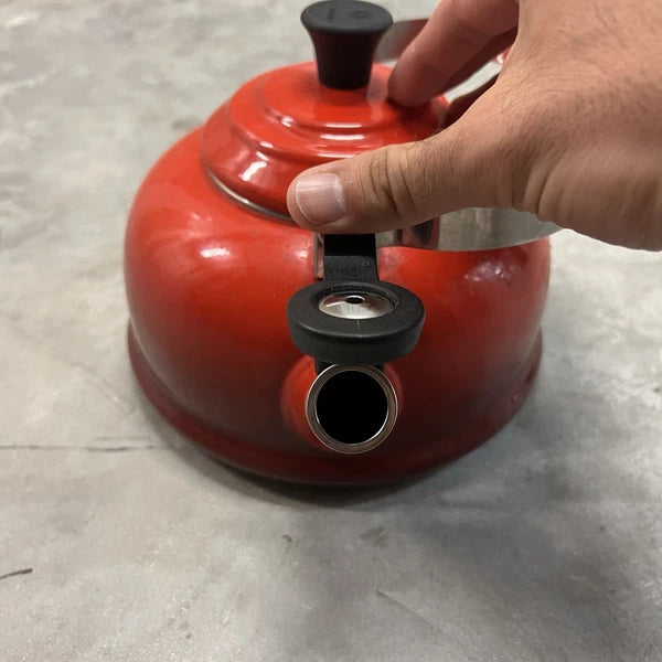 Le Creuset Whistling Tea Kettle Flame Orange Ombre Tea Pot 1.7 Qt 1.6 L Enameled