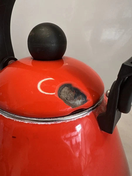 Le Creuset Enamel On Steel Whistling Tea Kettle Cerise Red 1.6 L 1.7 QT EUC!